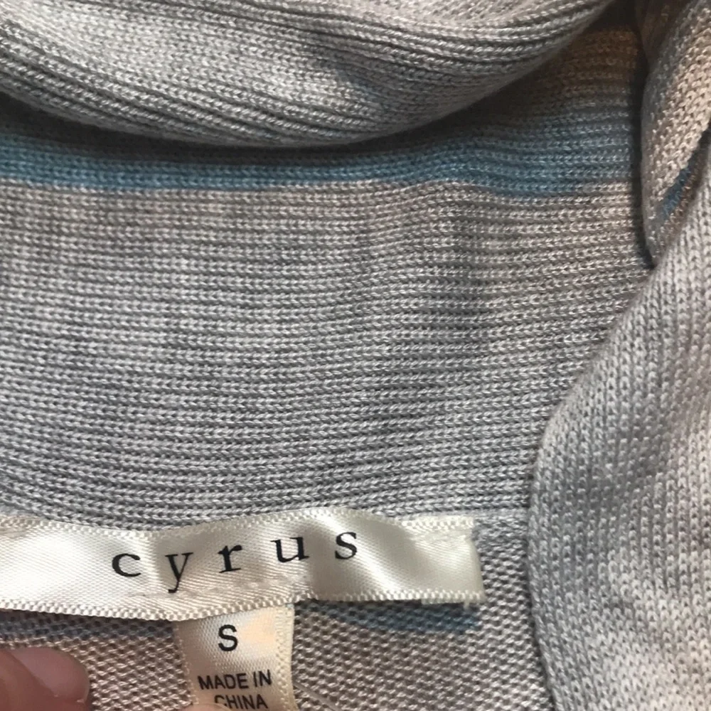Cyrus NWT Women’s Grey Sweater Size S - Picture 6 of 9
